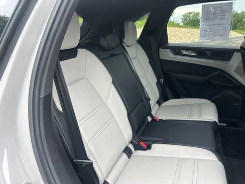 Used 2024 Porsche Cayenne AWD/4WD image 11