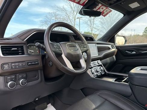 Used 2021 GMC Yukon Denali w/ Denali Premium Package image 12