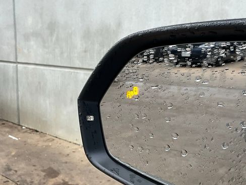 Used 2025 Volkswagen Atlas Cross Sport SE image 20