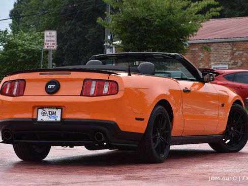Used 2010 Ford Mustang GT RWD image 5