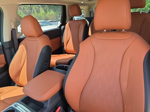 New 2026 Kia Carnival SX w/ SX Dark Edition Package FWD image 23