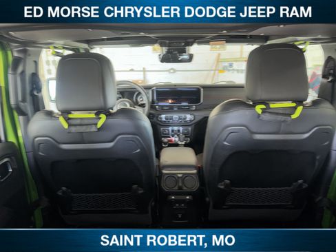 Used 2025 Jeep Wrangler Unlimited Rubicon AWD/4WD image 37