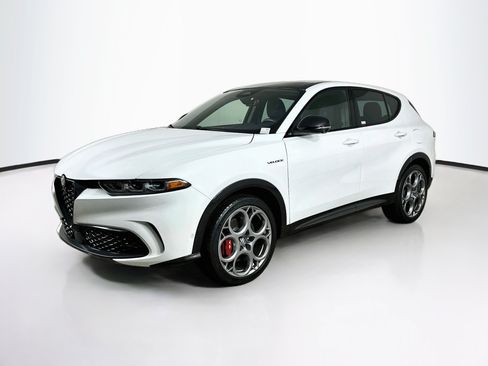 Used 2024 Alfa Romeo Tonale Veloce AWD/4WD image 3