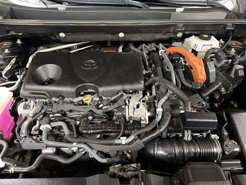 Used 2020 Toyota RAV4 LE AWD/4WD image 24