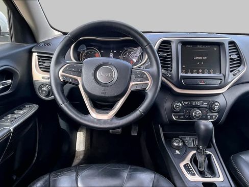 Used 2017 Jeep Cherokee Limited AWD/4WD image 6