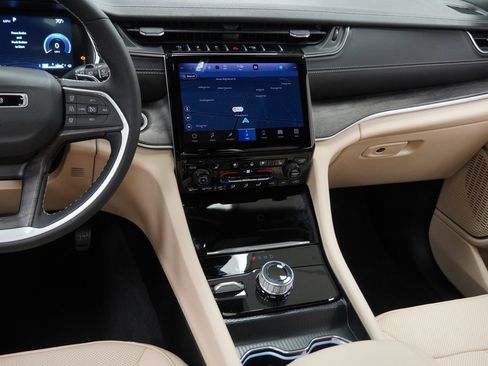 Certified 2025 Jeep Grand Cherokee L Limited w/ Luxury Tech Group II AWD/4WD image 28