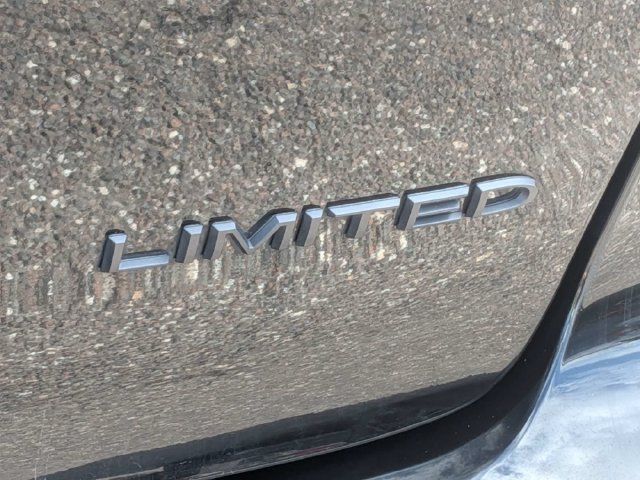 Used 2025 Chrysler Pacifica Limited FWD image 13