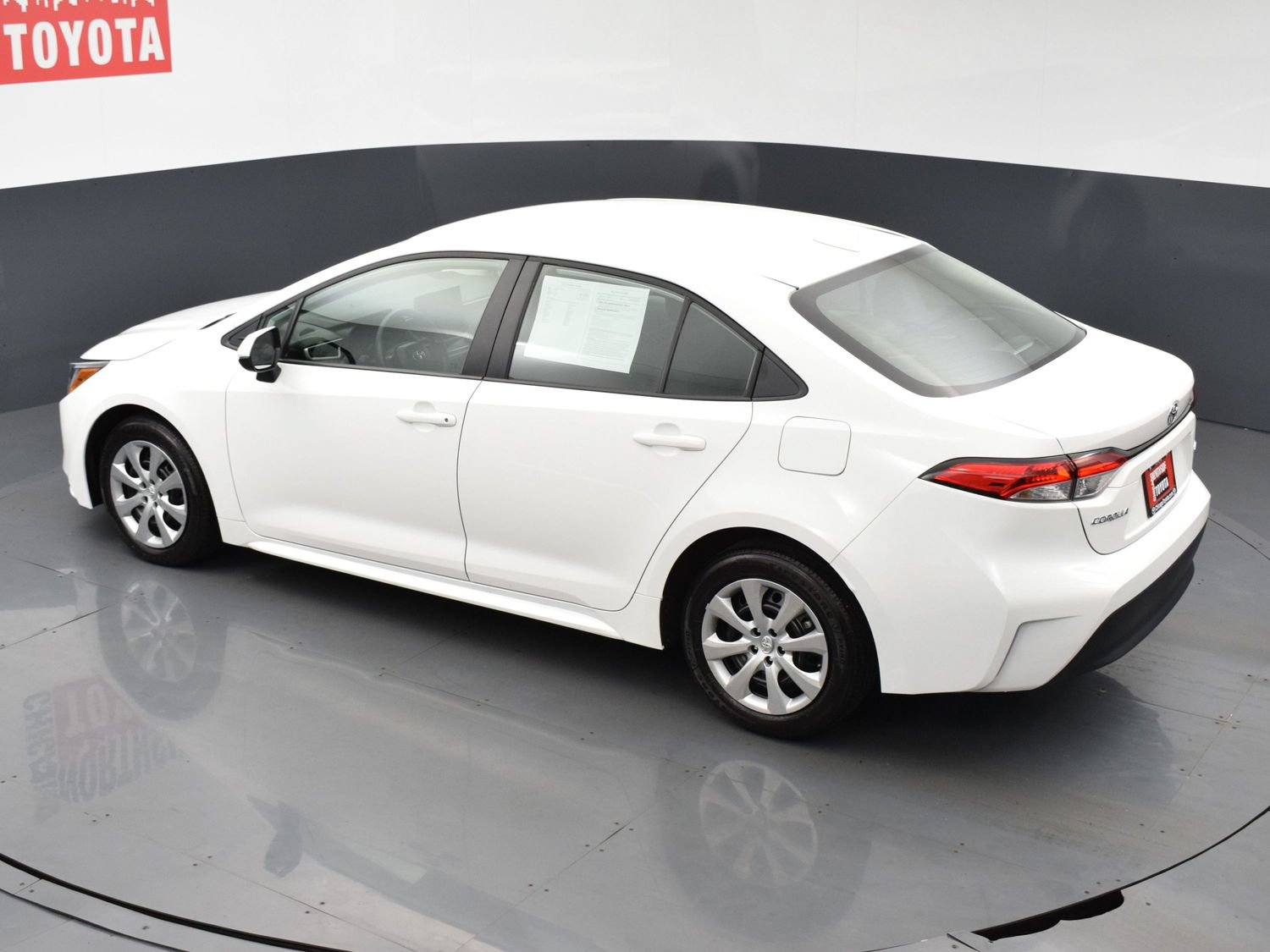 Used 2025 Toyota Corolla LE FWD image 18