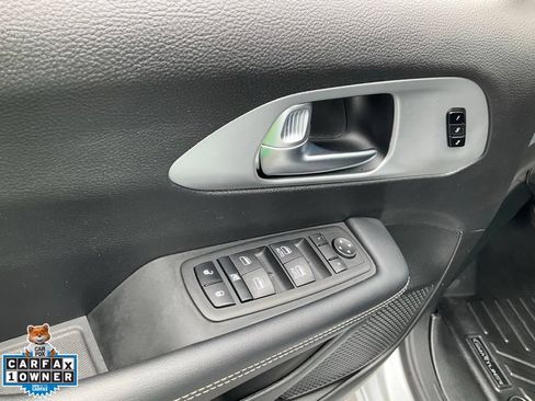 Used 2023 Chrysler Pacifica Touring-L w/ S Appearance Package FWD image 25