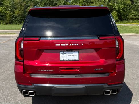 Used 2025 GMC Yukon XL Denali Ultimate w/ LPO, Floor Liner Package AWD/4WD image 6