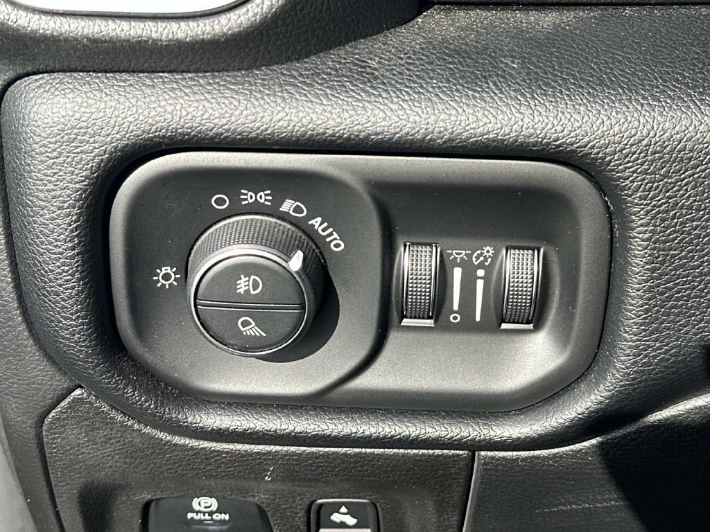 Used 2021 RAM 1500 Laramie w/ Sport Appearance Package AWD/4WD image 28