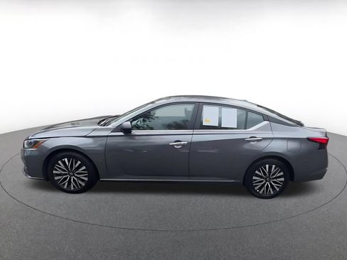 Used 2025 Nissan Altima 2.5 SV FWD image 7
