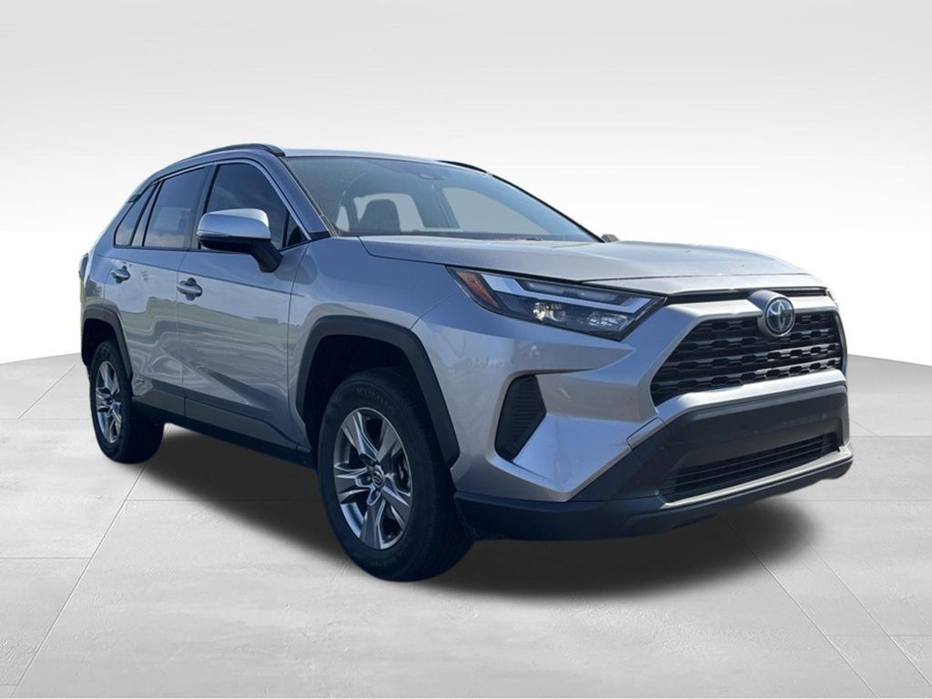 Used 2023 Toyota RAV4 LE AWD/4WD image 3
