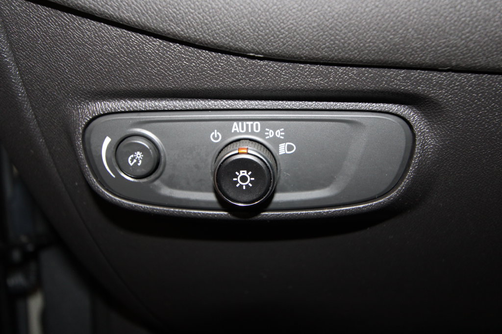 Used 2024 Chevrolet Equinox LT w/ LPO, Floor Liner Package FWD image 10