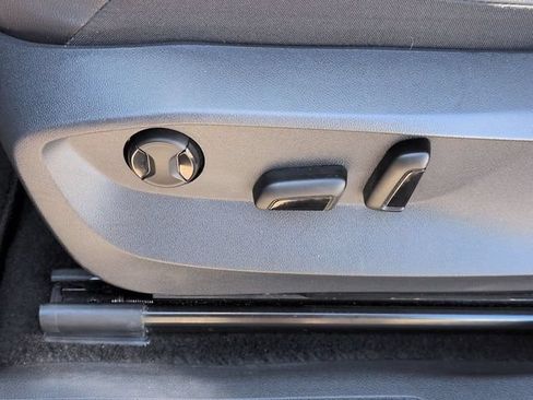 Used 2024 Volkswagen Tiguan SE FWD image 15