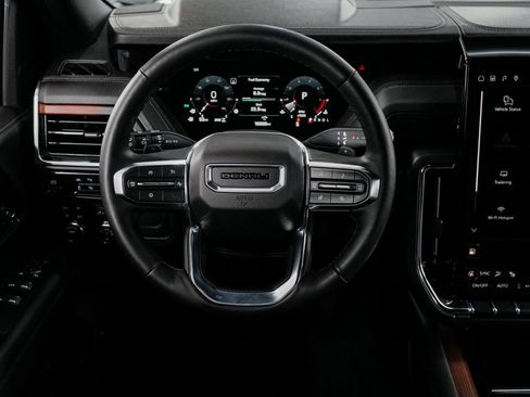 Used 2025 GMC Yukon XL Denali image 24