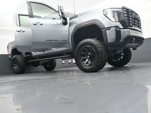 Used 2025 GMC Sierra 2500 Denali Ultimate w/ Max Trailering Package AWD/4WD image 43