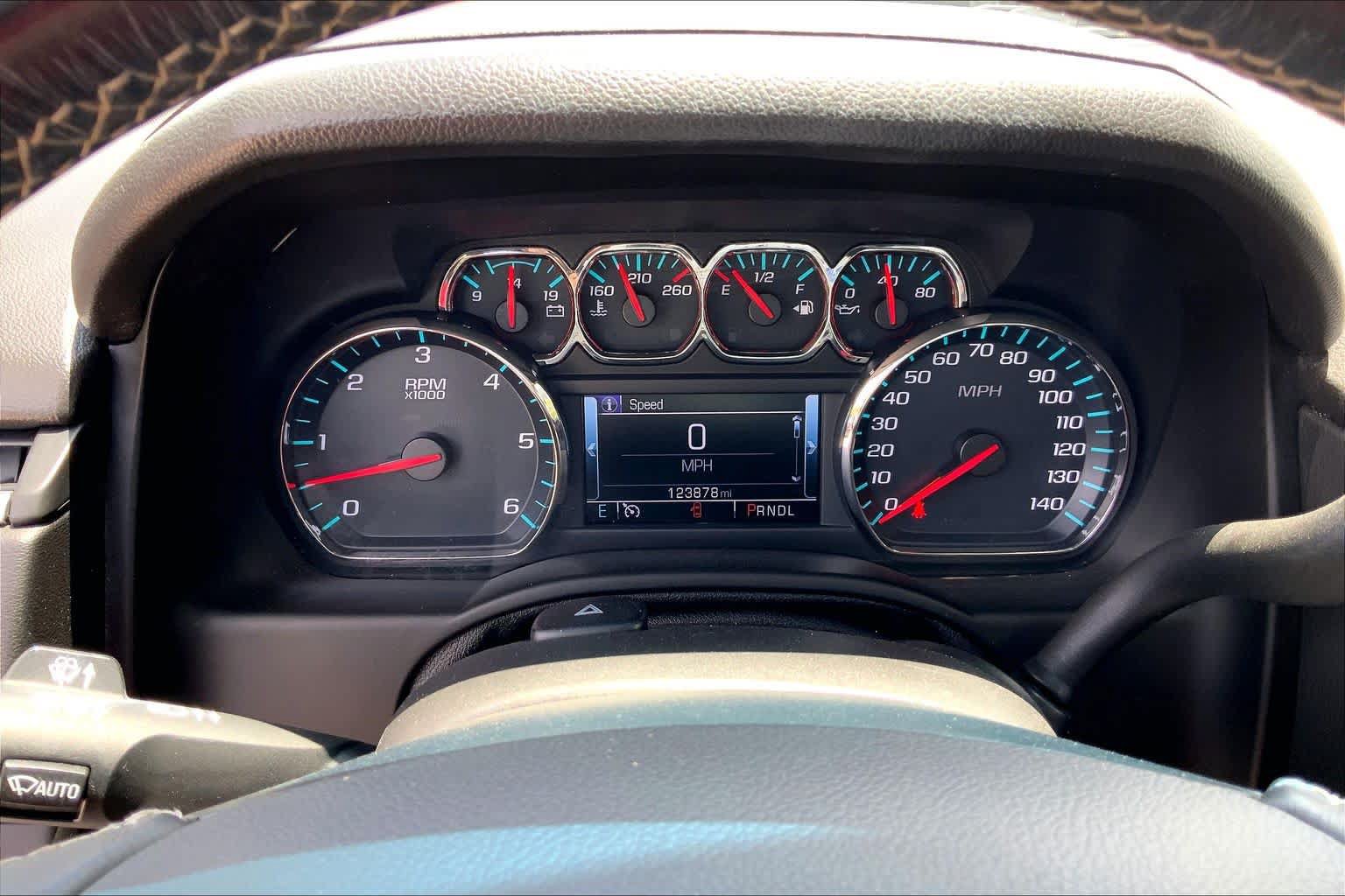 Used 2018 Chevrolet Suburban Premier RWD image 25