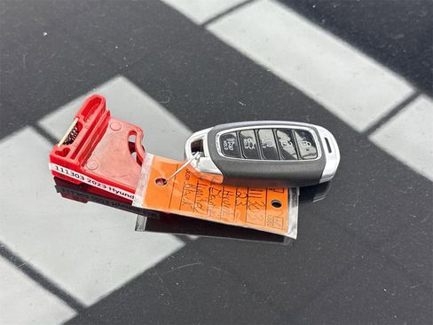 Used 2023 Hyundai Elantra Limited image 43