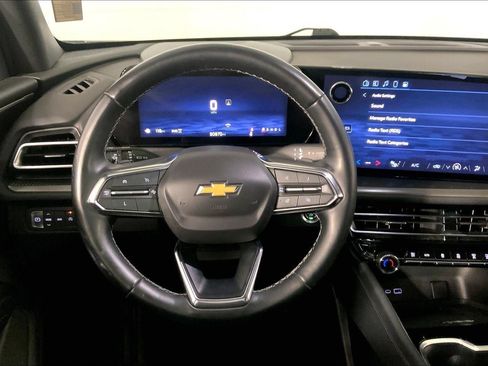 Used 2024 Chevrolet Traverse LT AWD/4WD image 5