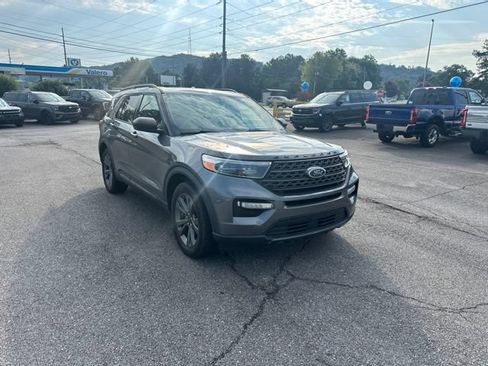 Used 2021 Ford Explorer XLT w/ Equipment Group 202A AWD/4WD image 8