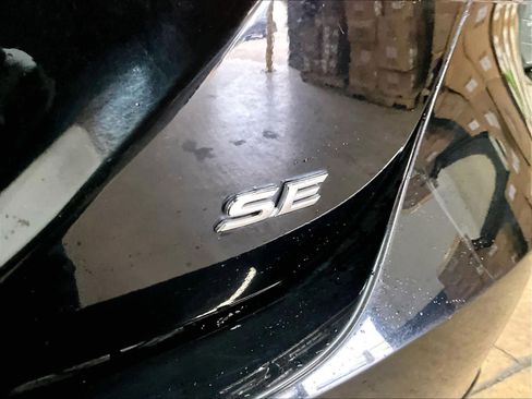 Used 2023 Toyota Camry SE image 10