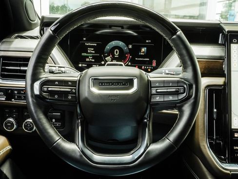 Used 2025 GMC Yukon XL Denali Ultimate AWD/4WD image 15