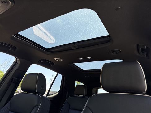 Used 2023 Chevrolet Traverse Premier w/ Redline Edition AWD/4WD image 4