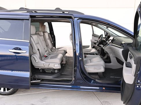Used 2018 Honda Odyssey Elite image 41