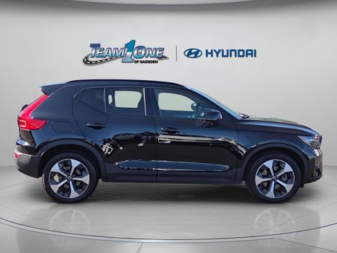 Used 2025 Volvo XC40 B5 Plus AWD/4WD image 8