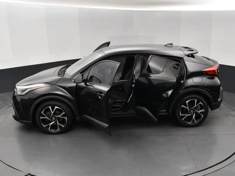 Used 2022 Toyota C-HR XLE FWD image 7