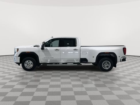 Used 2022 GMC Sierra 3500 Denali w/ Denali Ultimate Package image 3