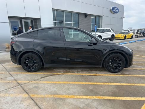 Used 2021 Tesla Model Y Long Range image 2