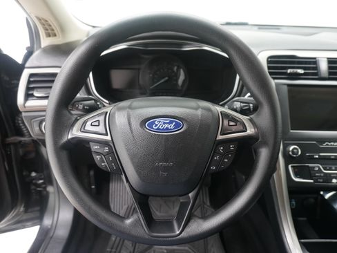 Used 2019 Ford Fusion SE FWD image 16