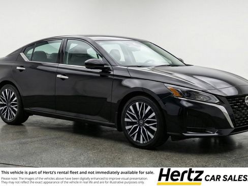 Used 2025 Nissan Altima 2.5 SV image 1