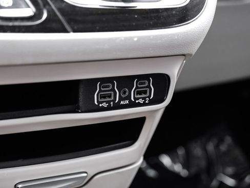 Used 2021 Chrysler Pacifica Touring-L FWD image 25
