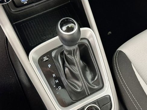 Used 2023 Hyundai Venue SEL image 16