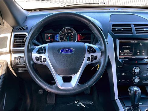 Used 2015 Ford Explorer XLT w/ Equipment Group 202A image 5
