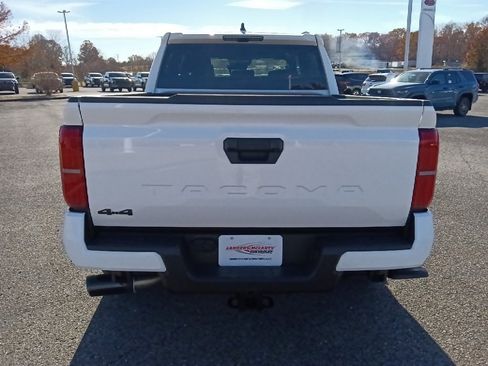 Used 2025 Toyota Tacoma TRD Sport image 4