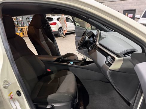 Used 2019 Toyota C-HR XLE FWD image 26