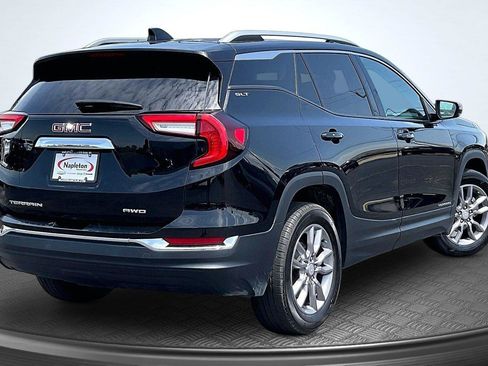 Used 2024 GMC Terrain SLT AWD/4WD image 2