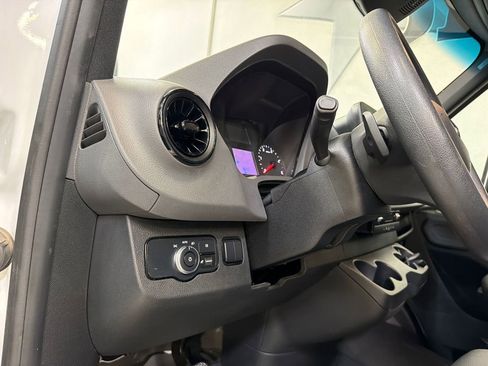 Used 2020 Mercedes-Benz Sprinter 2500 image 15