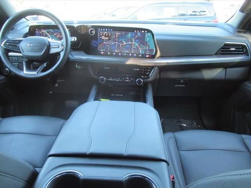 Used 2025 Chevrolet Tahoe Z71 AWD/4WD image 12