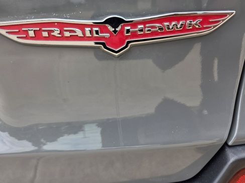 Used 2019 Jeep Cherokee Trailhawk w/ Cold Weather Group AWD/4WD image 25