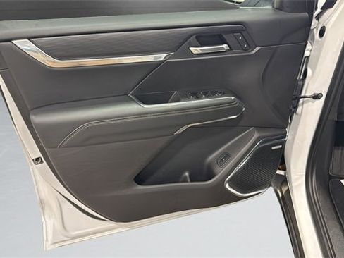 Used 2025 GMC Acadia Elevation image 37