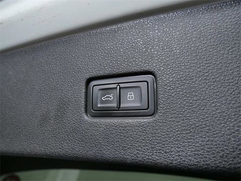 Used 2022 Audi Q8 Premium Plus image 11