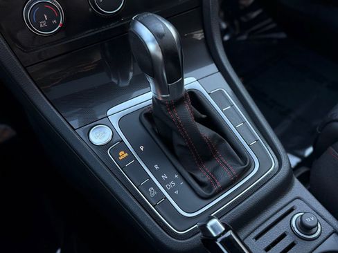 Used 2017 Volkswagen GTI SE image 30