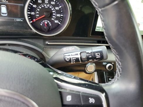 Used 2022 Kia Carnival EX FWD image 25