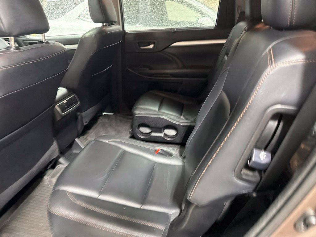Used 2017 Toyota Highlander XLE AWD/4WD image 9