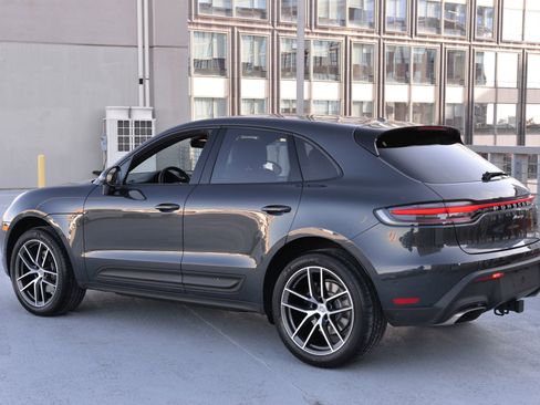 Certified 2025 Porsche Macan image 3